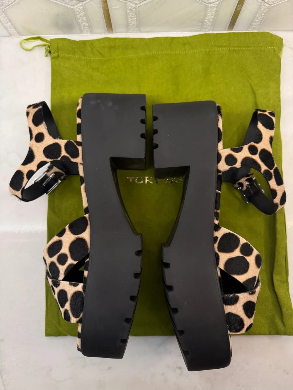 NWOB Tory Burch Turnlock Calf Hair Lug Heel Platform Sandals Size 10 Leopard
